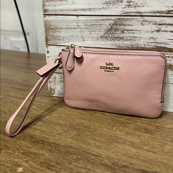 Coach great shape double corner light pink pebbled leather dual zip wristlet - Picture 1 of 9